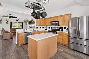 4933 1/2 Powers Ln, Alvin, TX 77511 - Photo 4