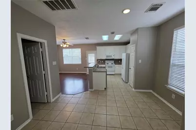 94 N Burberry Park Circle N, The Woodlands, TX 77382 - Photo 2