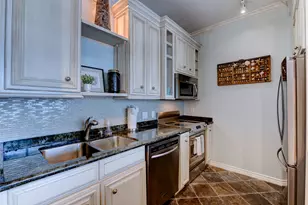 1401 E Beach Dr, Galveston, TX 77550 - Photo 10