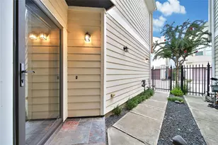 108 Riley Ln, Houston, TX 77003 - Photo 2