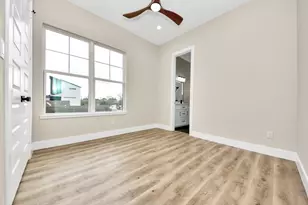 125 E 38th St, Houston, TX 77018 - Photo 32