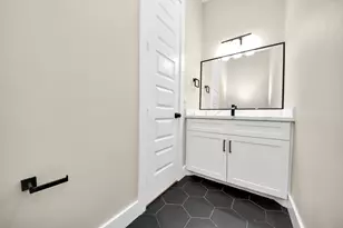 125 E 38th St, Houston, TX 77018 - Photo 8