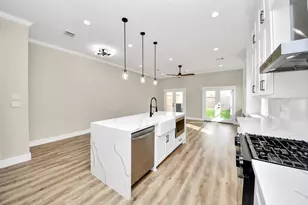 125 E 38th St, Houston, TX 77018 - Photo 16