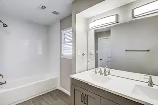 10719 Bayou Glen Rd, Houston, TX 77042 - Photo 10
