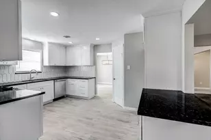 10719 Bayou Glen Rd, Houston, TX 77042 - Photo 6