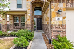 615 Laurel Trail Ln, La Marque, TX 77568 - Photo 2