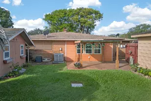 22 Willow Ln, Galveston, TX 77551 - Photo 2