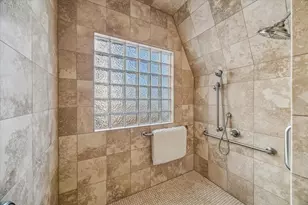 2415 W Main St, Houston, TX 77098 - Photo 28