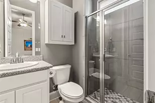 13702 Banks View Ct, Houston, TX 77059 - Photo 32