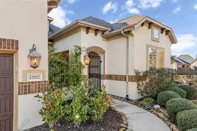 13702 Banks View Court, Houston, TX 77059 - Photo 2