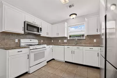 9710 Berkshire Trace, Pearland, TX 77584 - Photo 10