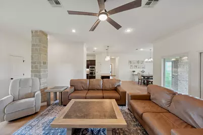 135 Wellspring Boulevard, Victoria, TX 77904 - Photo 6