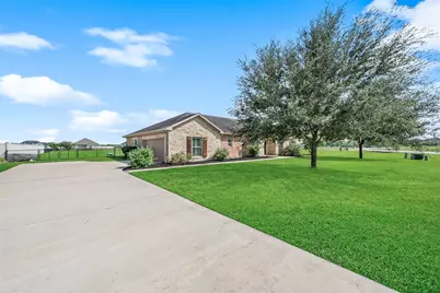 135 Wellspring Boulevard, Victoria, TX 77904 - Photo 2