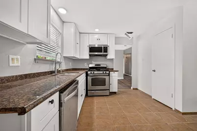10814 Parkland Woods Drive, Sugar Land, TX 77498 - Photo 8