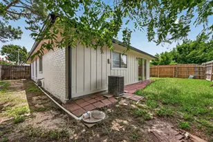 10814 Parkland Woods Dr, Sugar Land, TX 77498 - Photo 24