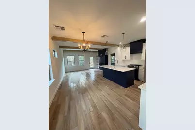 109 Cove Point, Conroe, TX 77356 - Photo 2