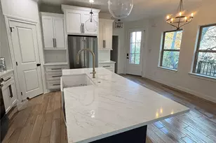 109 Cove Point, Conroe, TX 77356 - Photo 4