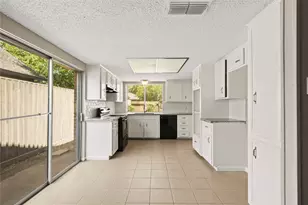 15911 Mill Point Dr, Houston, TX 77059 - Photo 2