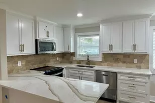 108 Draeger Dr, West Columbia, TX 77486 - Photo 2