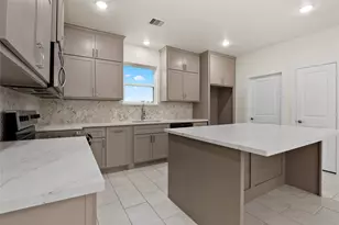 702 Azalea St, Waller, TX 77484 - Photo 8