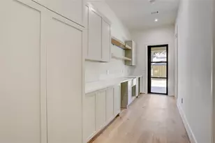 7908 Westwood Dr, Houston, TX 77055 - Photo 10