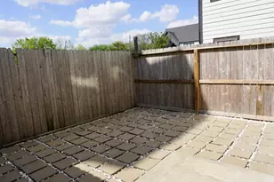 2718 Anita St, Houston, TX 77004 - Photo 2