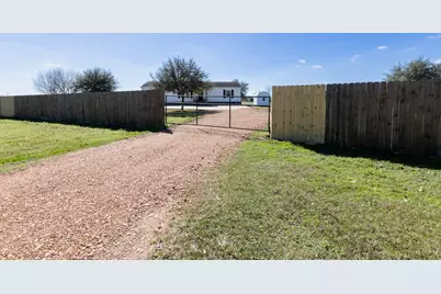 2201 Lauren Lane, Sealy, TX 77474 - Photo 2