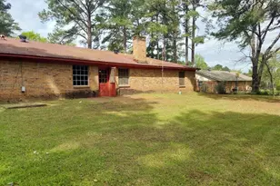 2704 Park Dr, Marshall, TX 75670 - Photo 2