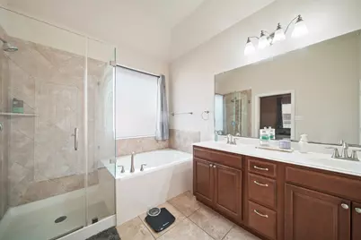 13739 McKinney Creek Lane, Houston, TX 77044 - Photo 14