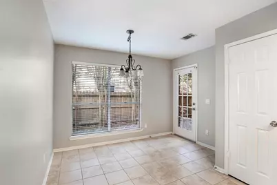 98 S Village Knoll Circle, The Woodlands, TX 77381 - Photo 8