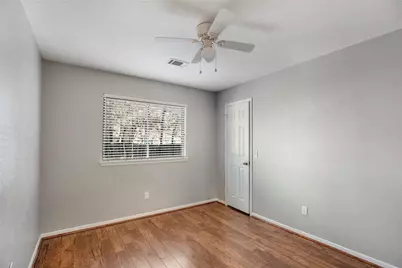 98 S Village Knoll Circle, The Woodlands, TX 77381 - Photo 18