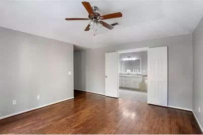 98 S Village Knoll Circle, The Woodlands, TX 77381 - Photo 12