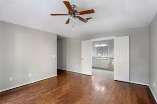 98 S Village Knoll Cir, The Woodlands, TX 77381 - Photo 12