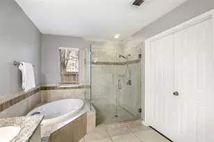 98 S Village Knoll Cir, The Woodlands, TX 77381 - Photo 16