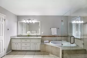 98 S Village Knoll Cir, The Woodlands, TX 77381 - Photo 14