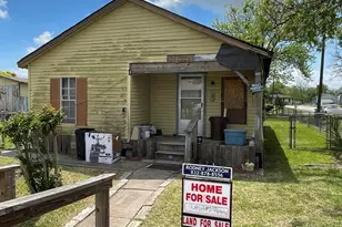 2202 Jones Rd, Baytown, TX 77521 - Photo 1