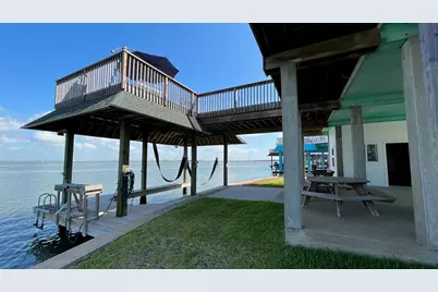1122 Makatea, Tiki Island, TX 77554 - Photo 10