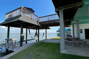 1122 Makatea, Tiki Island, TX 77554 - Photo 10