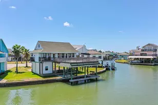 1122 Makatea, Tiki Island, TX 77554 - Photo 4