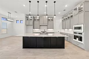 12055 Lk Vw Blvd, Mont Belvieu, TX 77523 - Photo 4
