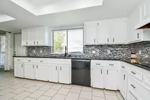 3031 Shawnee Dr, Sugar Land, TX 77479 - Photo 10