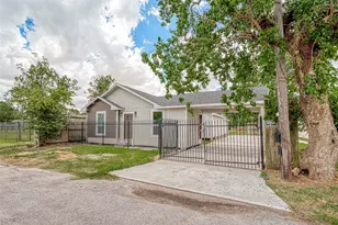 3014 Delia St, Houston, TX 77026 - Photo 2