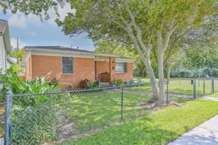 4328 Ave S 1/2, Galveston, TX 77550 - Photo 4