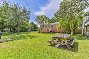 4328 Ave S 1/2, Galveston, TX 77550 - Photo 34