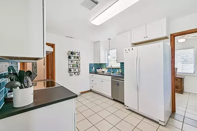 4328 Avenue S 1/2, Galveston, TX 77550 - Photo 18
