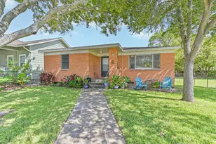 4328 Ave S 1/2, Galveston, TX 77550 - Photo 2