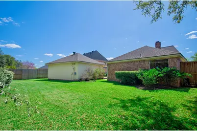 3411 Honeylocust Drive, Sugar Land, TX 77479 - Photo 32