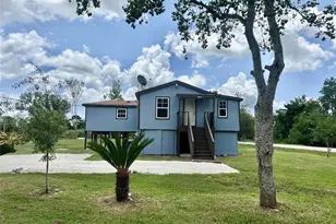 202 Snug Harbor Dr, Liverpool, TX 77577 - Photo 4
