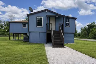 202 Snug Harbor Dr, Liverpool, TX 77577 - Photo 1