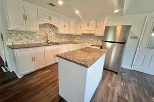 202 Snug Harbor Dr, Liverpool, TX 77577 - Photo 6